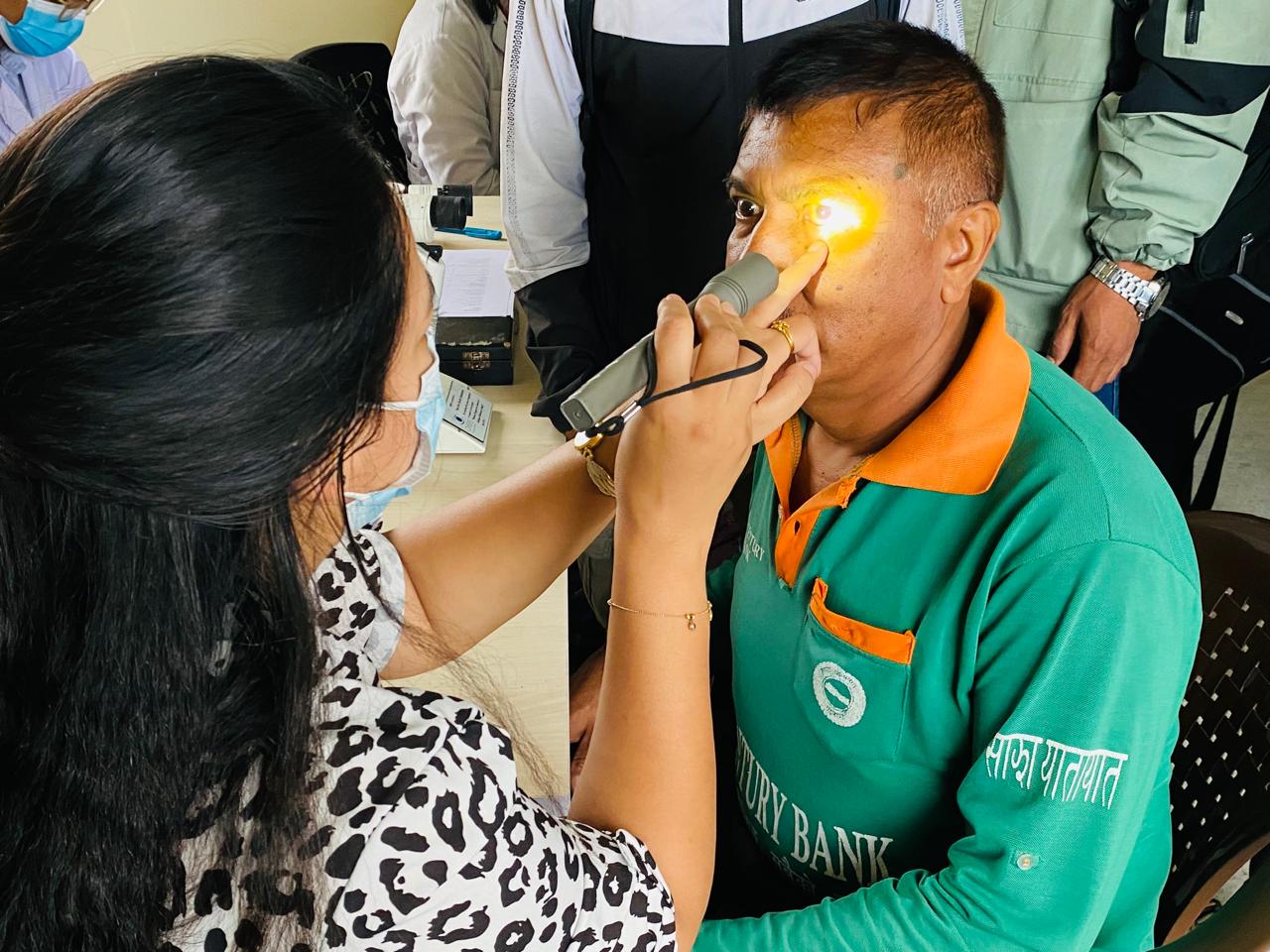 साझा यातायात आबद्ध कर्मचारीको निःशुल्क आँखा परीक्षण